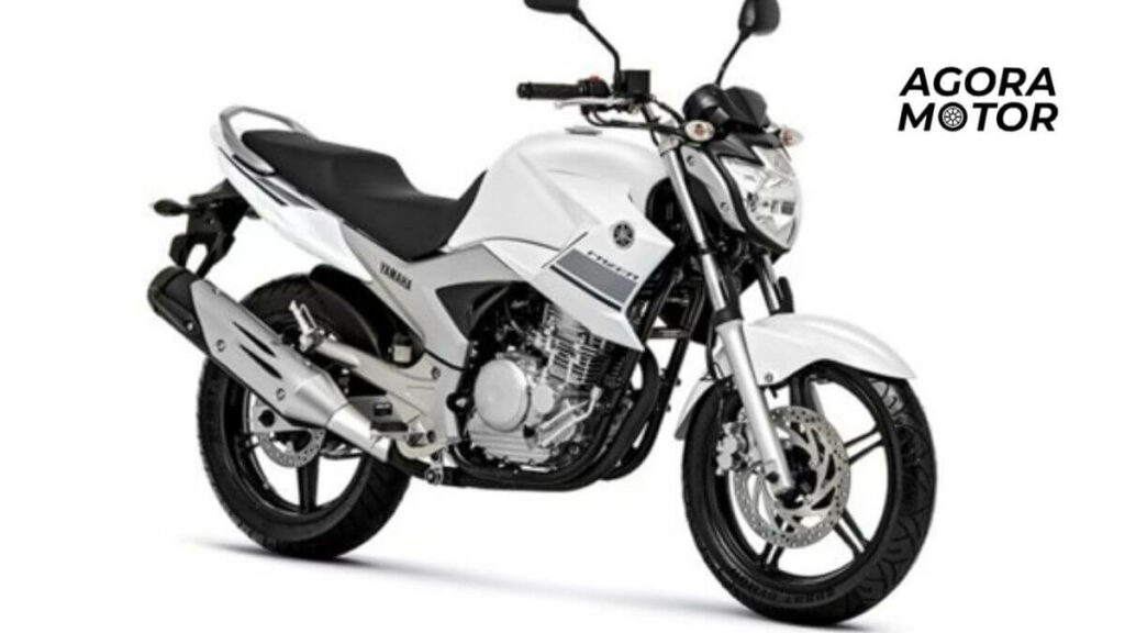 Foto de uma 250 fazer 2015 branca
