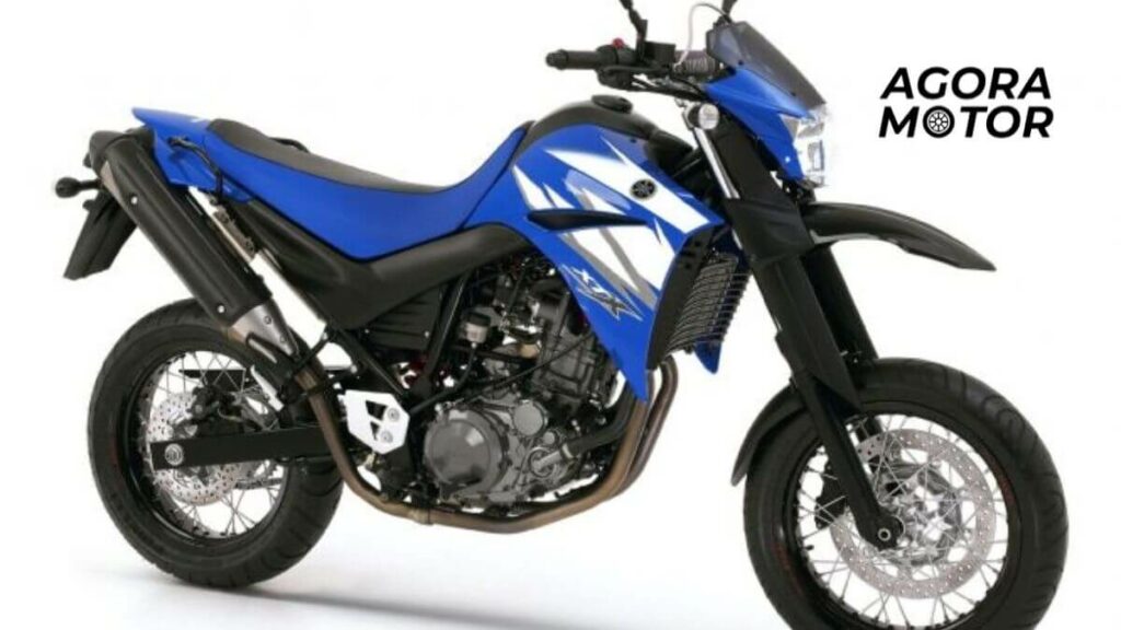Foto de uma 660 XT 2013 azul