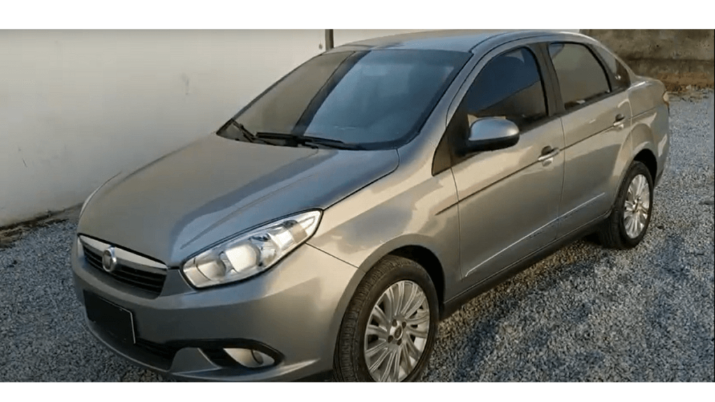 Foto de um Fiat Siena 2013 prata