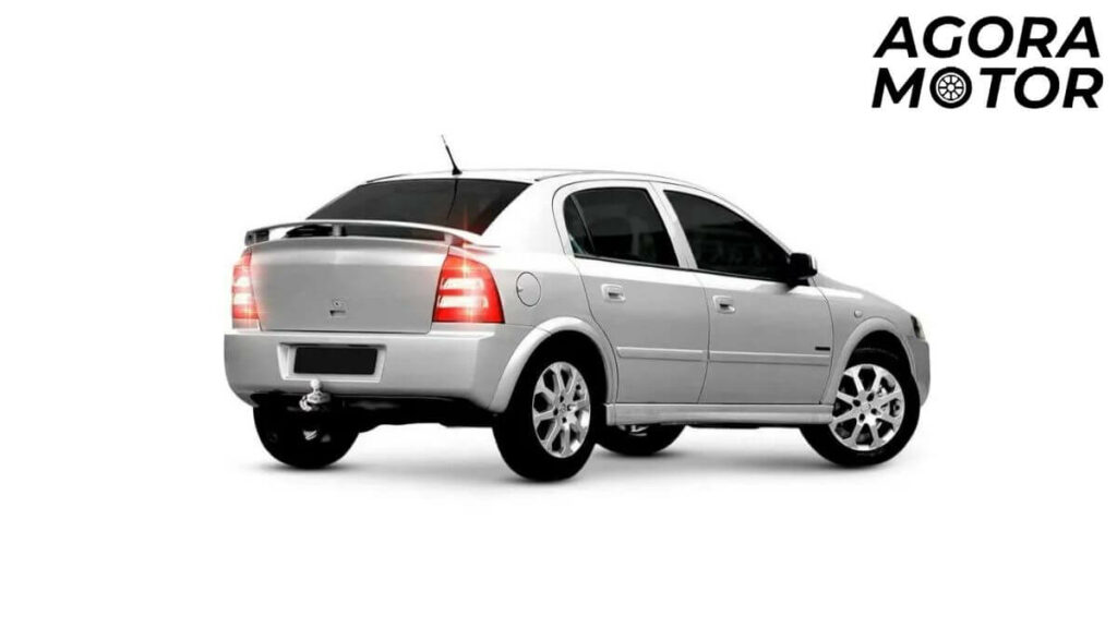 Foto de um Astra 2001 Tabela FIPE