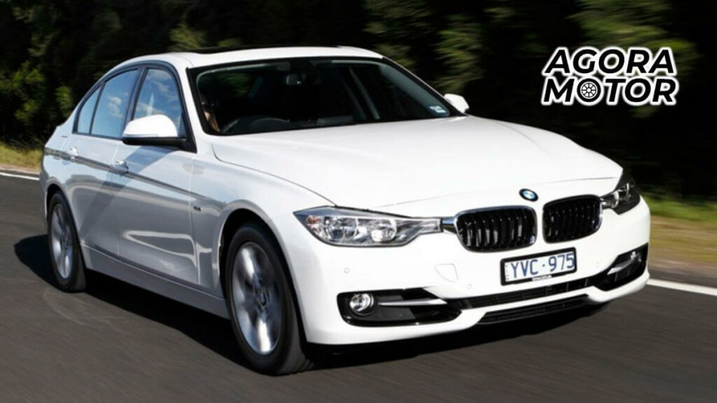 Foto de uma BMW 320iA 2013 branca
