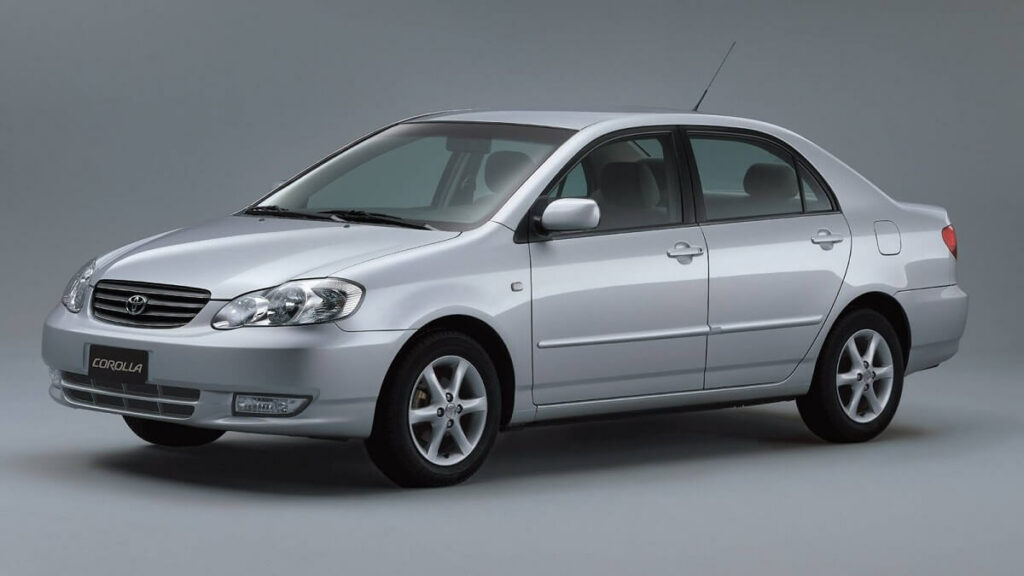 Corolla 2006 prata com fundo de cor neutra
