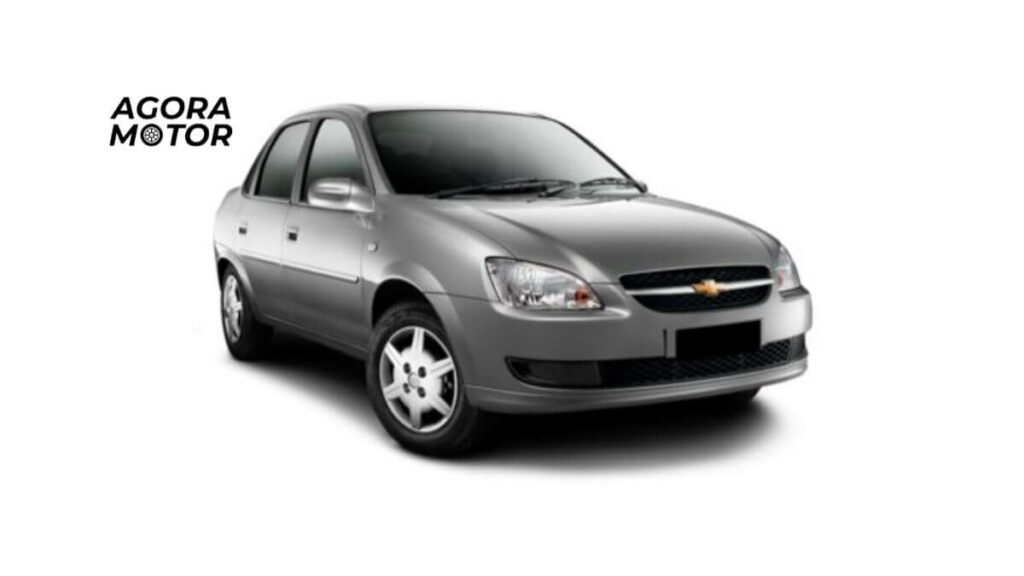 Foto de um Corsa 2004 cinza-escuro