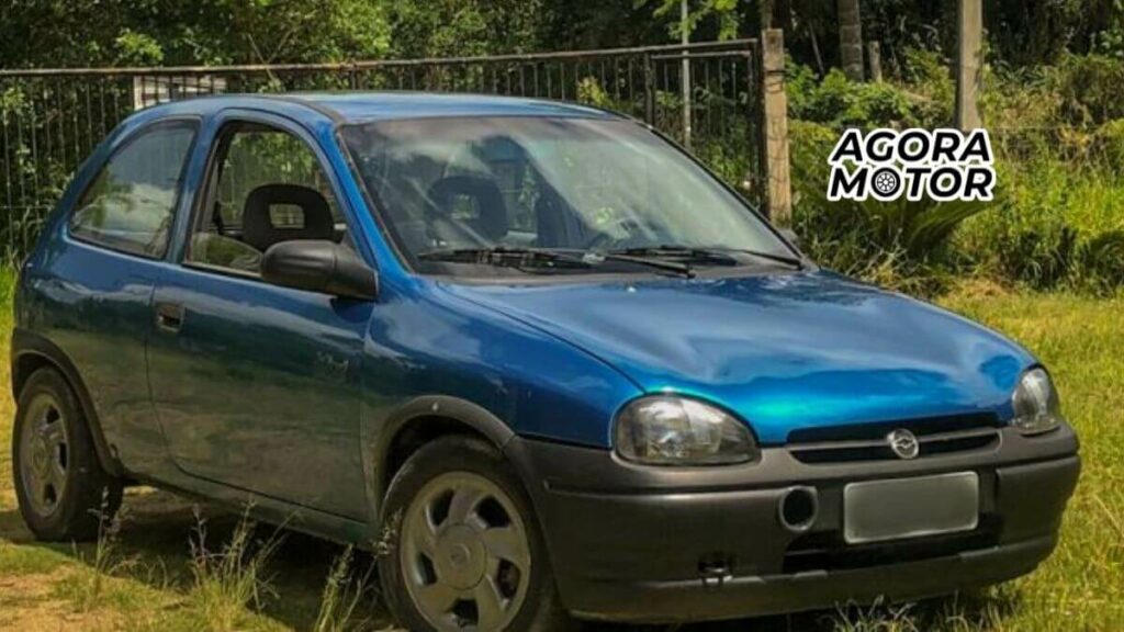 Foto de um Corsa 95 azul