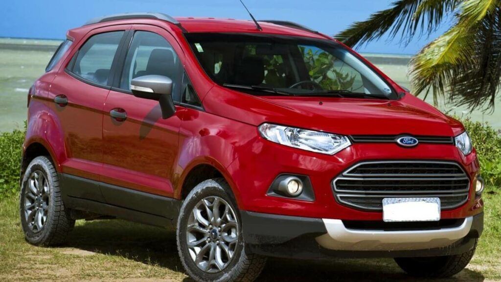 EcoSport 2015 vermelha com detalhes em preto e rodas de liga leve