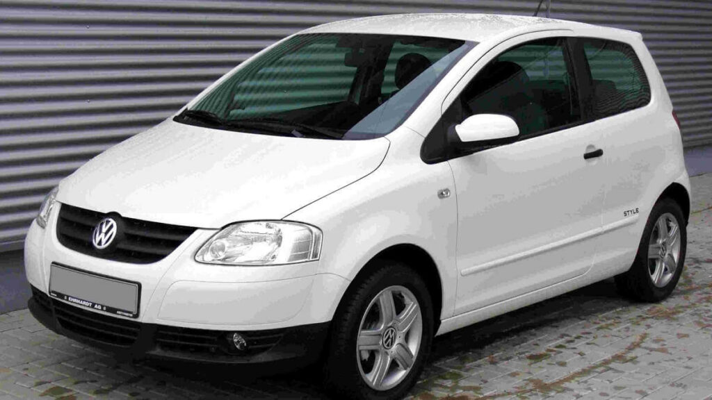 Fox 2006 branco com vidros escuros