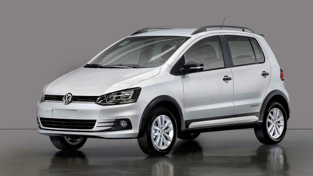 Fox 2018 branco com detalhes em preto