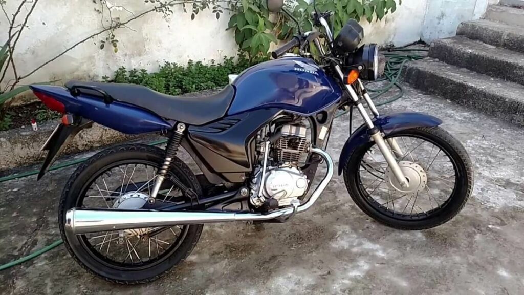 Honda Fan 2010 azul de lado