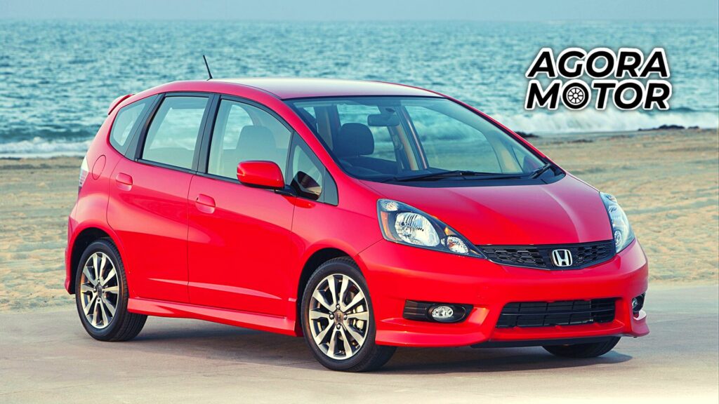 Foto de um Honda Fit 2013 vermelho
