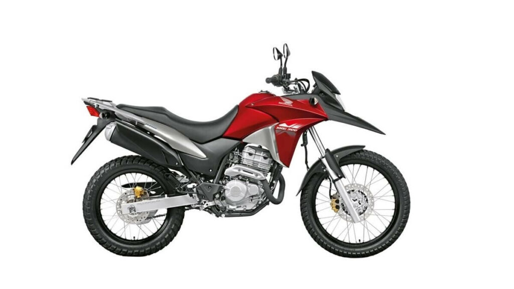 Foto lateral de uma Honda XRE 2010 vermelha