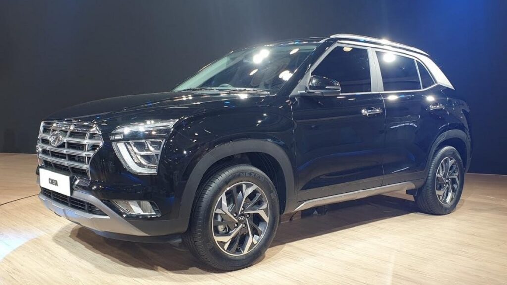 Foto de um Hyundai Creta 2021 preto em uma garagem