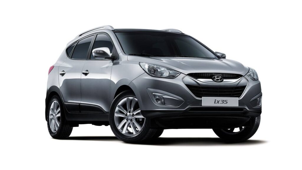 Foto frontal de um Hyundai ix35 2015 prata