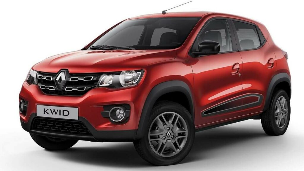 Foto de um Renault Kwid 2018 vermelho em um estúdio de fotos
