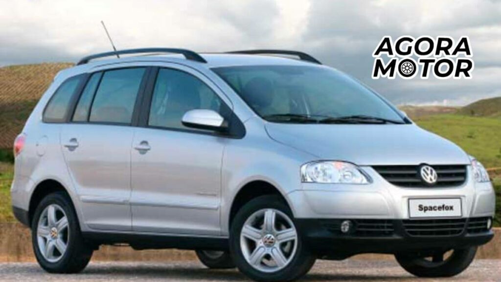 Foto de uma Spacefox 2007 da cor prata