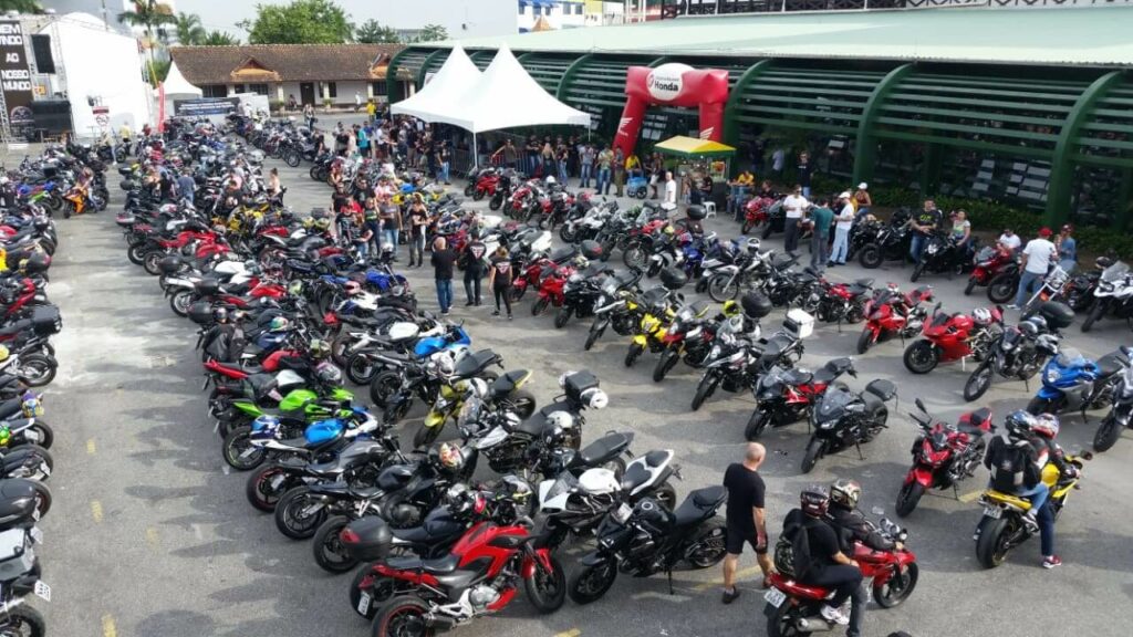 Tabela Fipe: várias motos juntas em evento