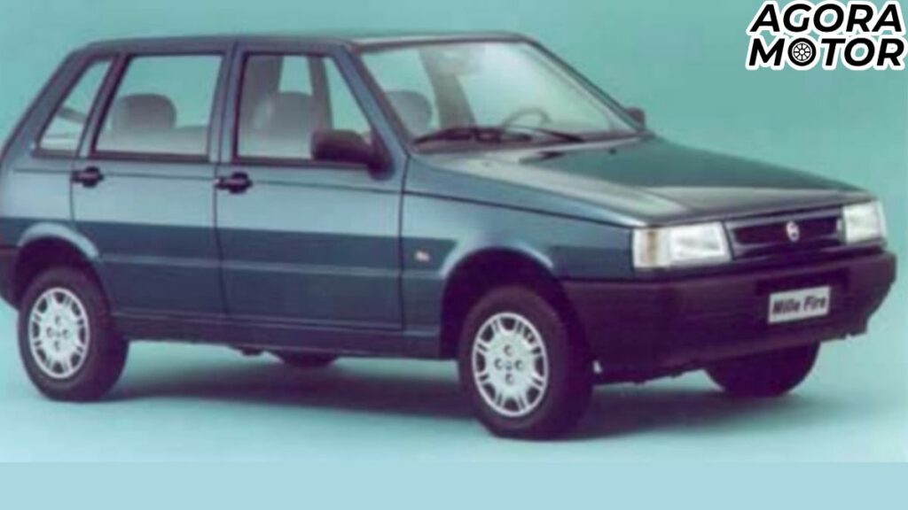 Foto de um Fiat Uno 96 verde