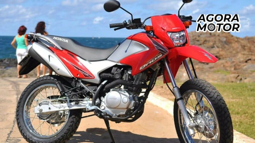 Foto de uma Honda Bross 2007 vermelha