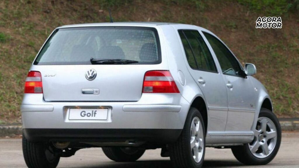 Foto de um Golf 2006 cinza