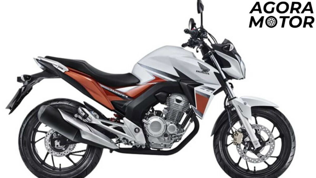 Foto de uma Honda Twister 2017 branca