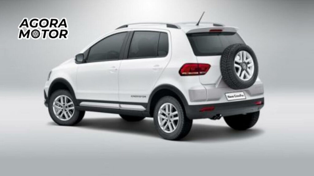 foto de um crossfox 2015 branco