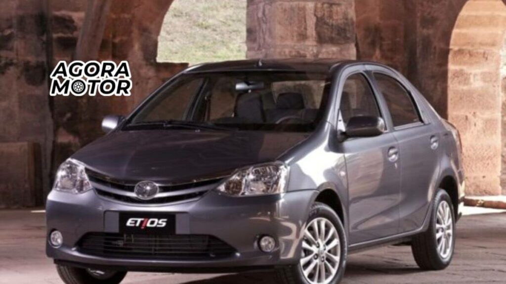 Foto de um etios 2013 preto