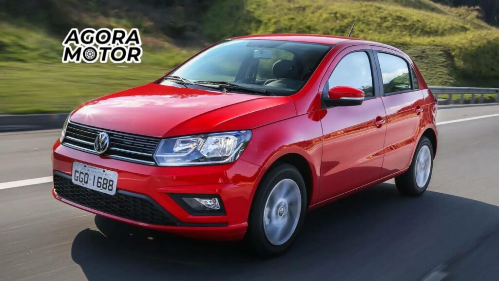 Foto de um gol zero km vermelho