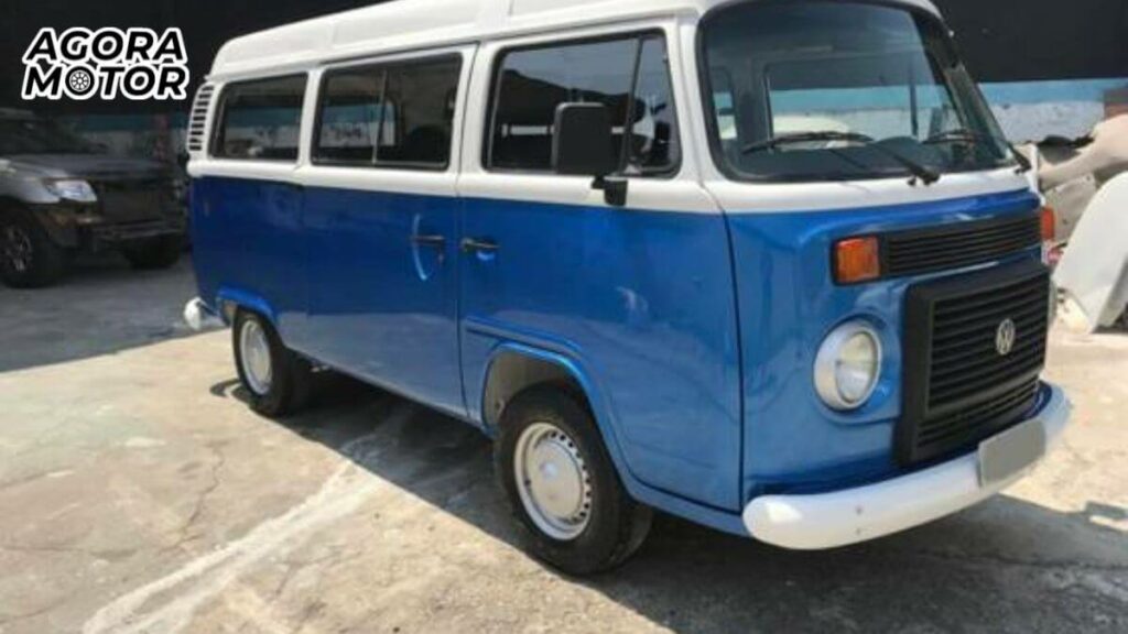 foto de uma kombi 2009