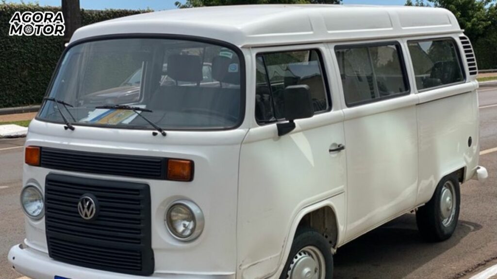 foto de uma kombi 2012