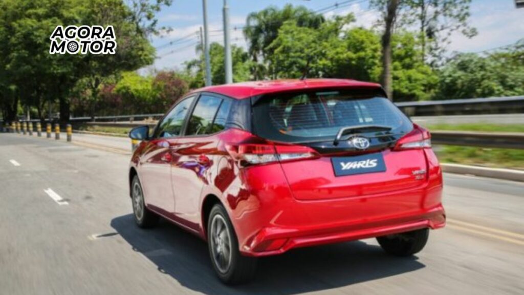 Foto de um yaris 2022 vermelha