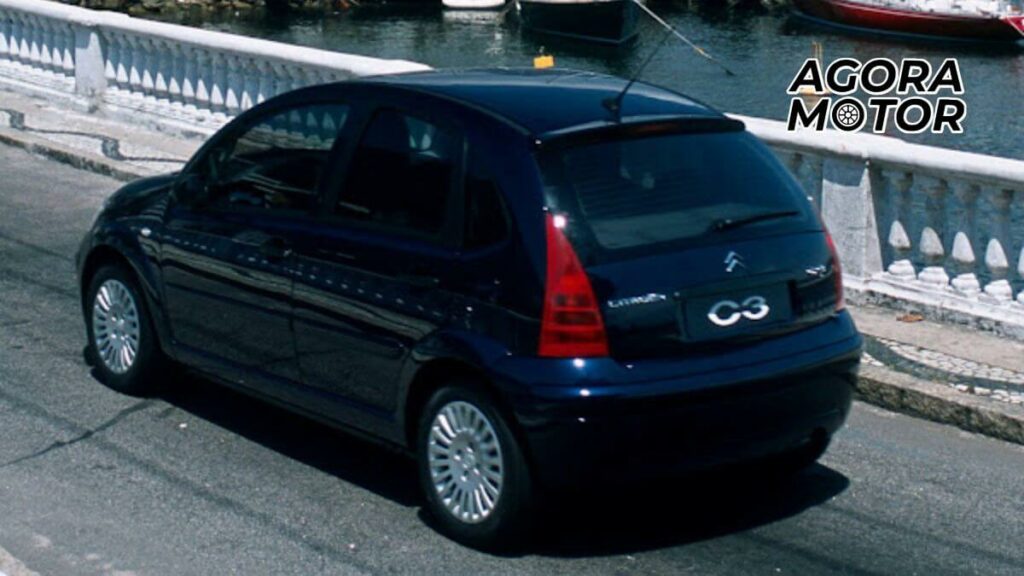 Foto de uma C3 2005 preto