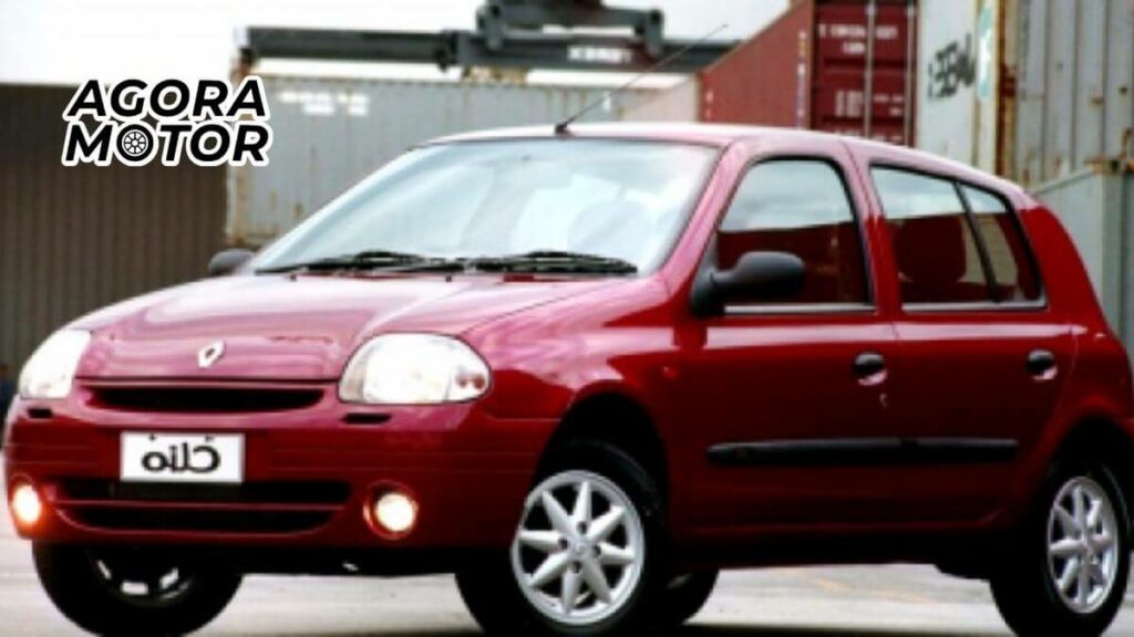 Foto de um Renault Clio 2001 vermelho
