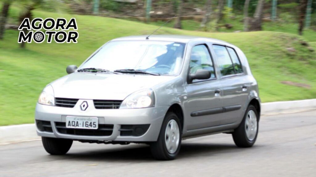 Foto de um Clio 2009 prata