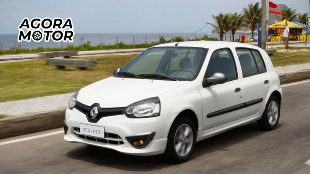 Foto de um Renault Clio 2014 branco