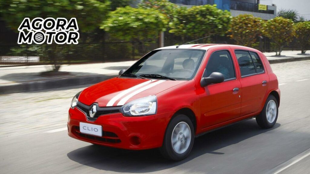 Foto de um Clio 2015 vermelho