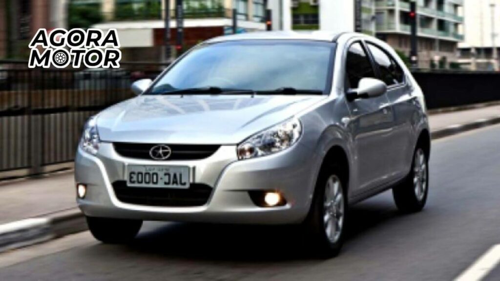 Foto de uma J3 2012 prata