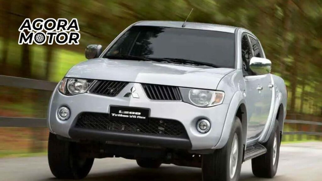 Foto de uma L200 2010 prata