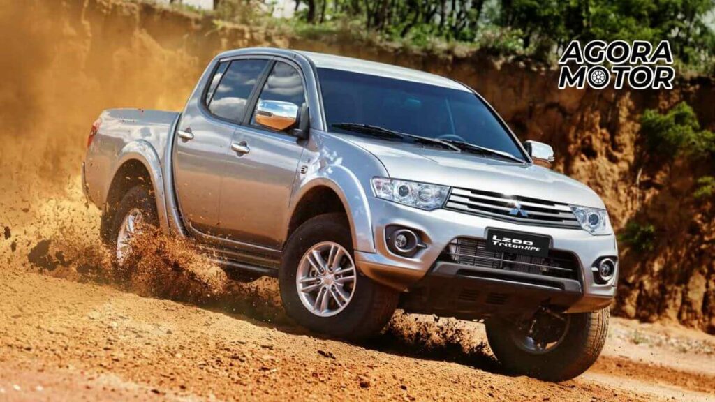 Foto de uma L200 Triton 2014 prata