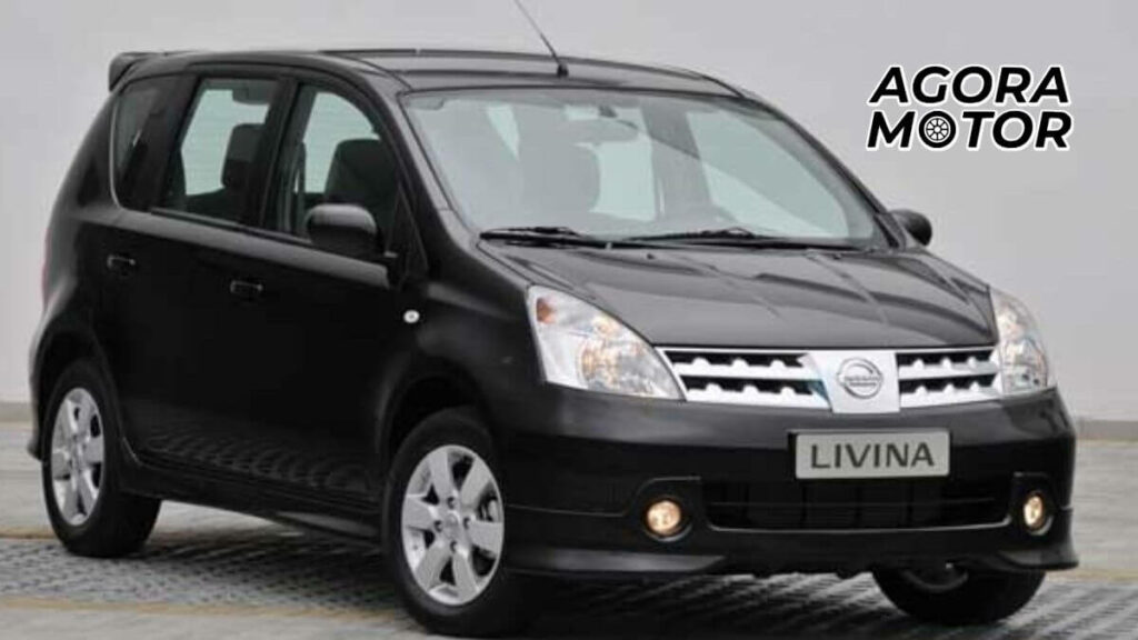 Foto de um Nissan Livina 2010 preto