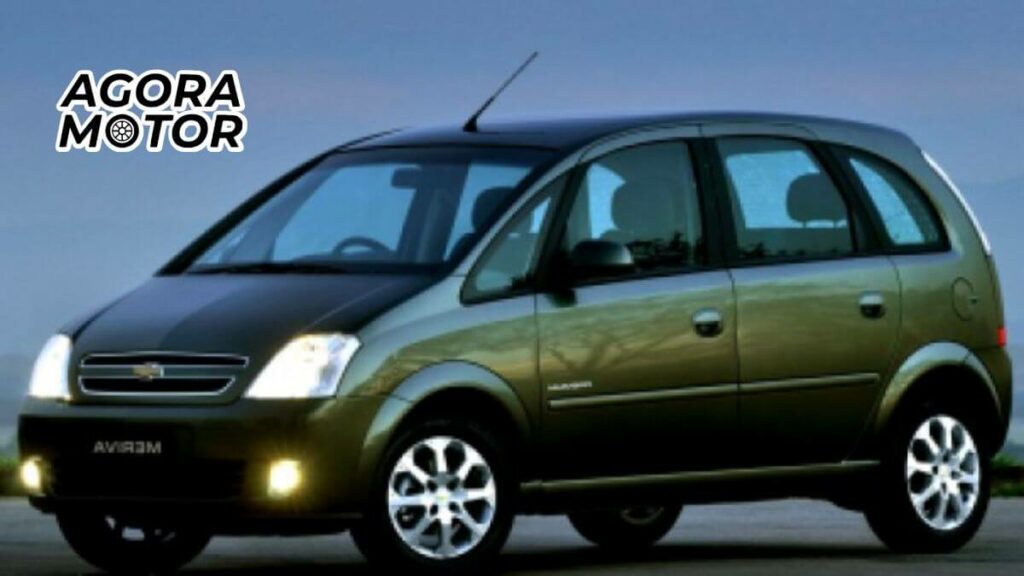 Foto de um Meriva 2012 verde