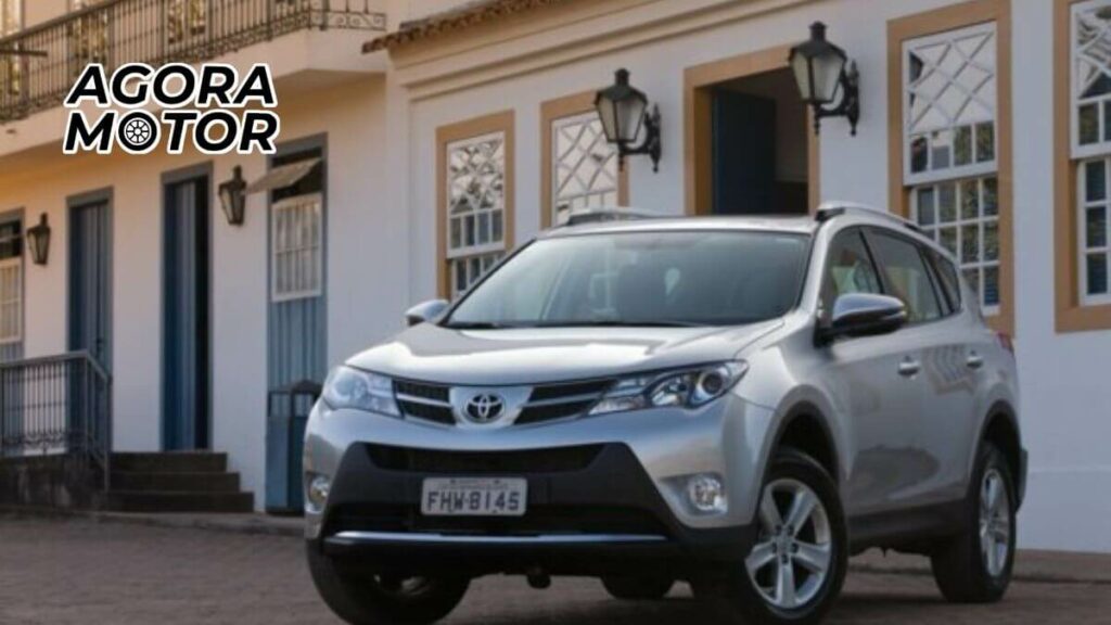 Foto de uma RAV4 2015 prata