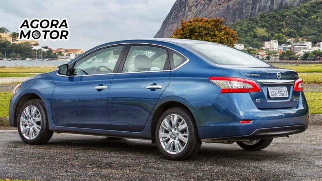 Foto de um Nissan Sentra 2014 azul