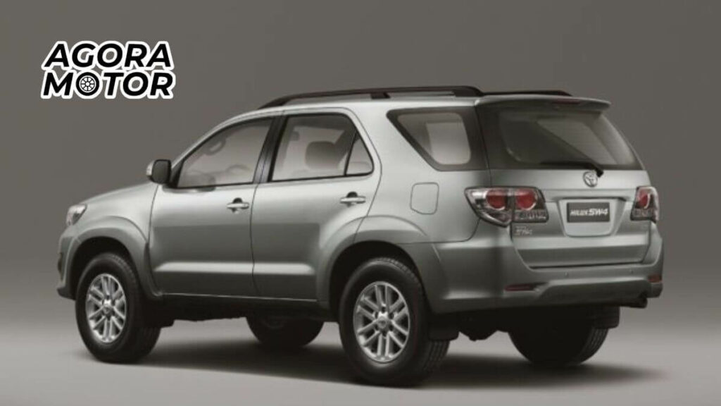 Foto de uma SW4 2015 cinza