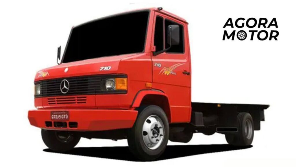 Foto de um Mercedes 710 2009 vermelho
