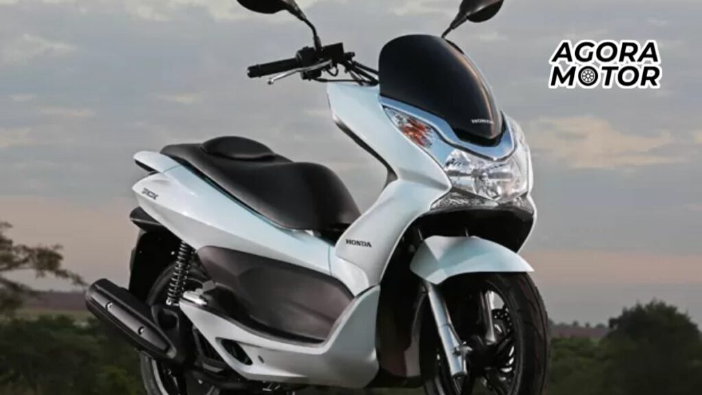 foto de uma pcx 2013