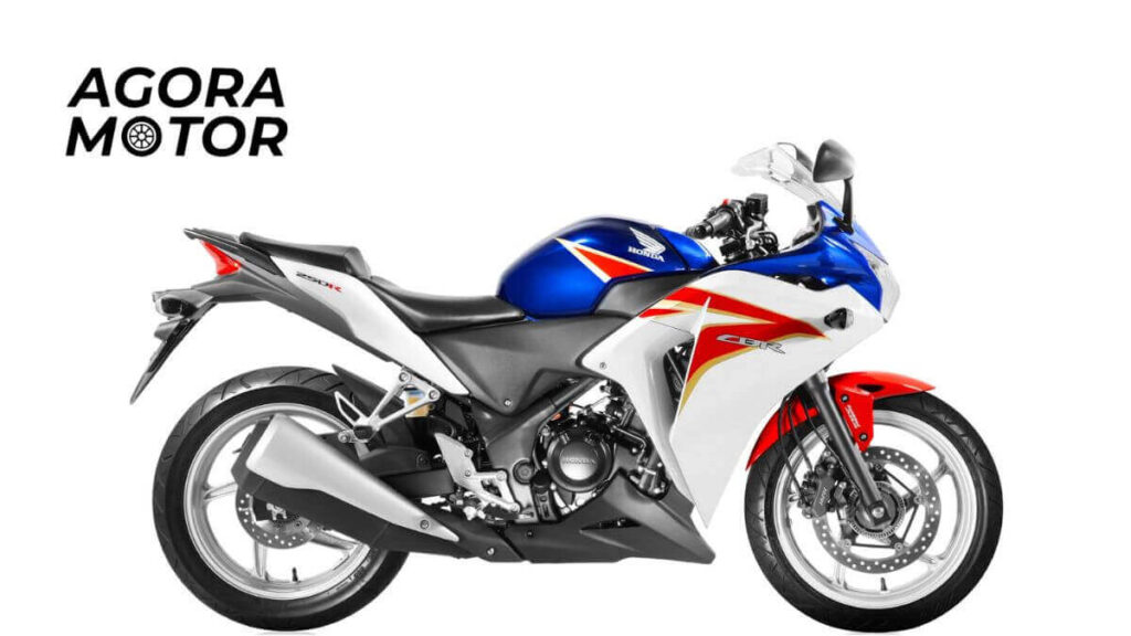 Foto de uma CBR 250R 2012