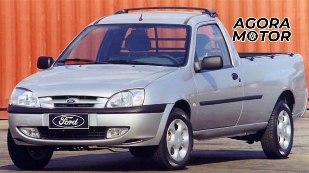 Foto de uma Courier 2002 prata