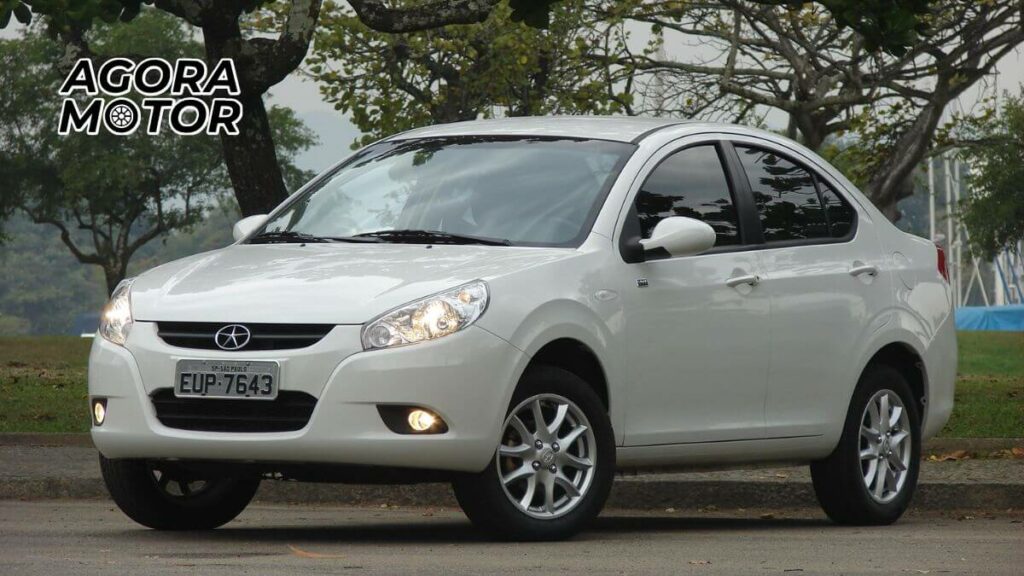 Foto de um J3 2011 prata