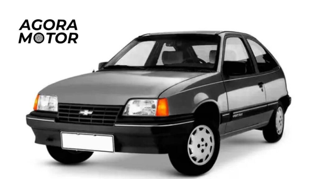 Foto de um Kadett 1994 preto