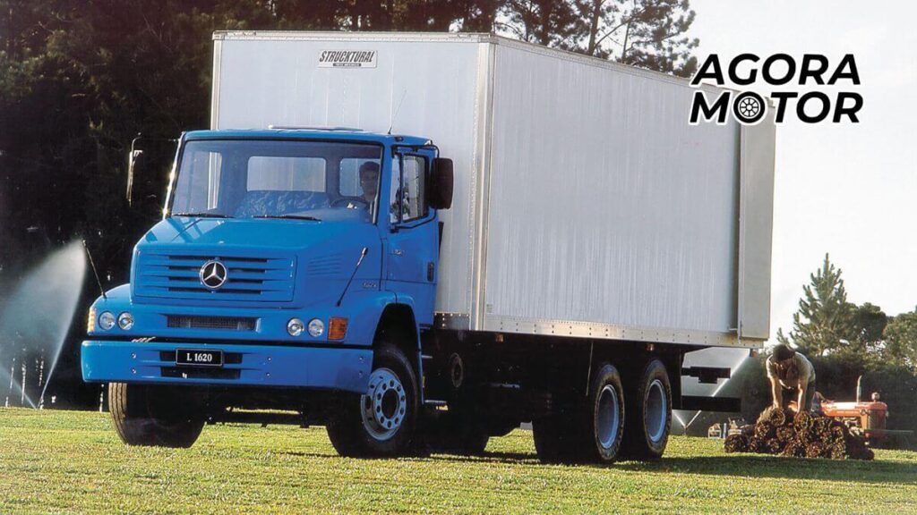 Foto de um LK-1620 2002 azul