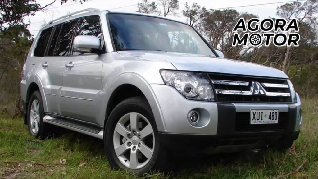 Foto de uma Pajero 2009 prata